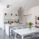 Trastevere Modern 4br 4baths, Wifi, Ac, Custom Kitchen, Living