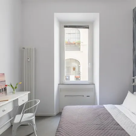 Trastevere Modern 4br 4baths, Wifi, Ac, Custom Kitchen, Living Rom