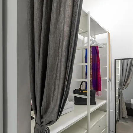 Trastevere Modern 4br 4baths, Wifi, Ac, Custom Kitchen, Living